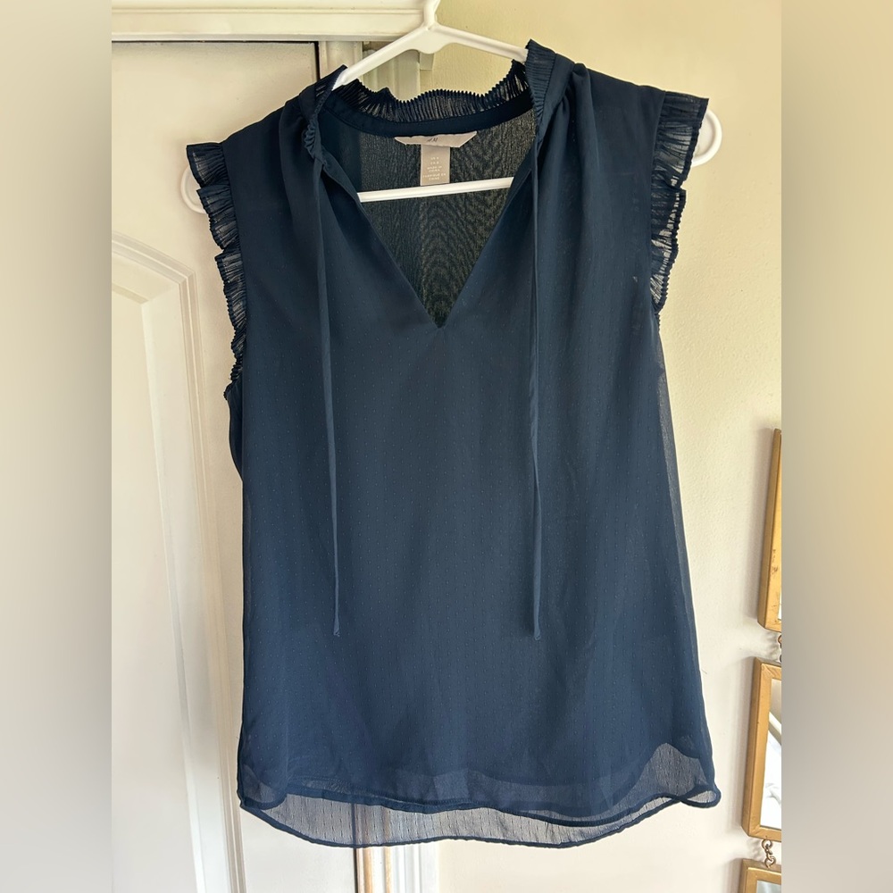 H&M Elegant Navy Sleeveless Top. Size 0